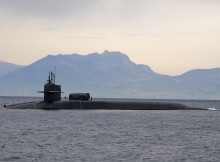 1280px-US_Navy_110304-N-AQ172-003_USS_Florida_(SSGN_728)_pulls_into_the_Bay_of_Naples